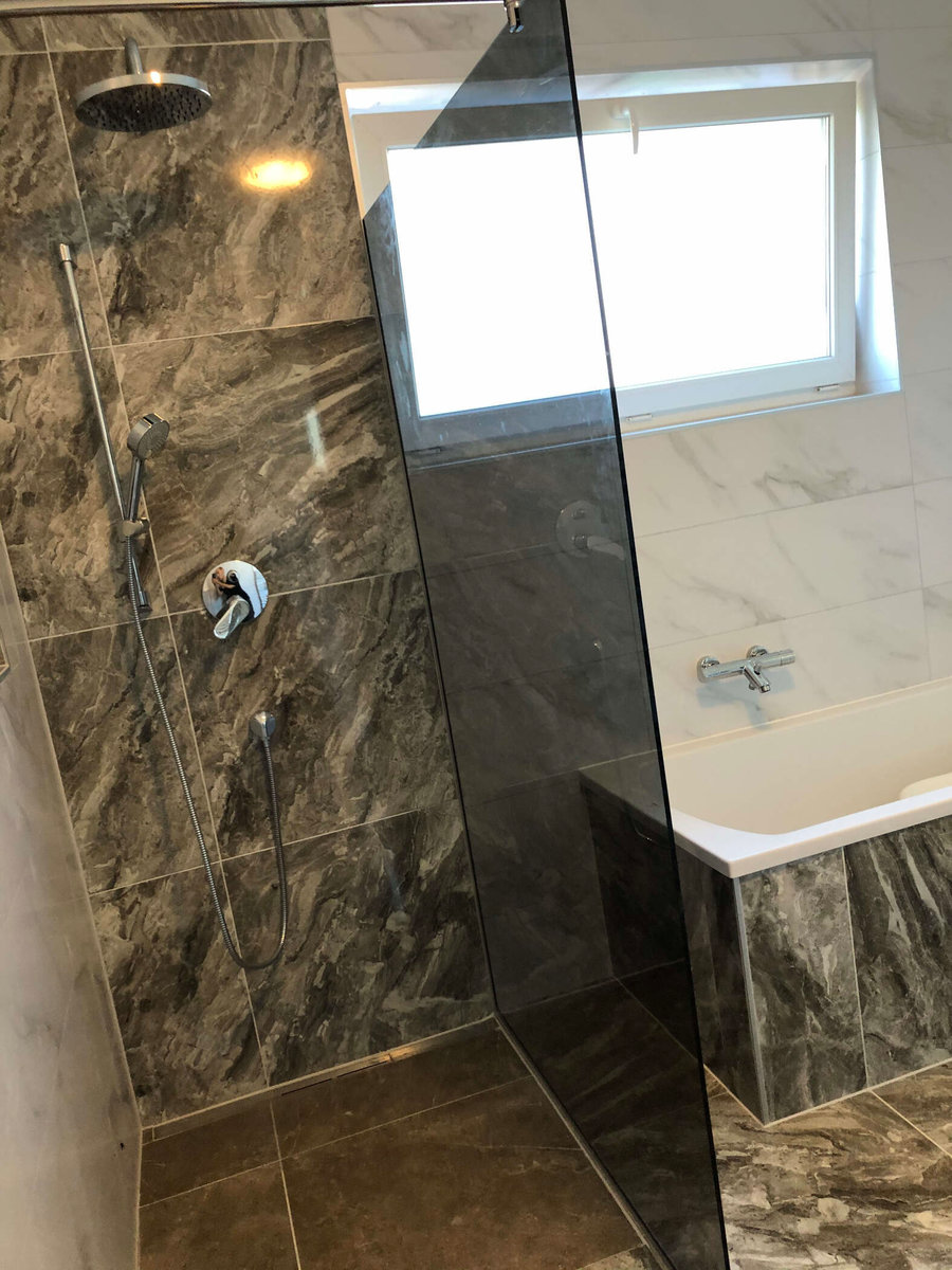 Badewanne und Dusche von Showersolution