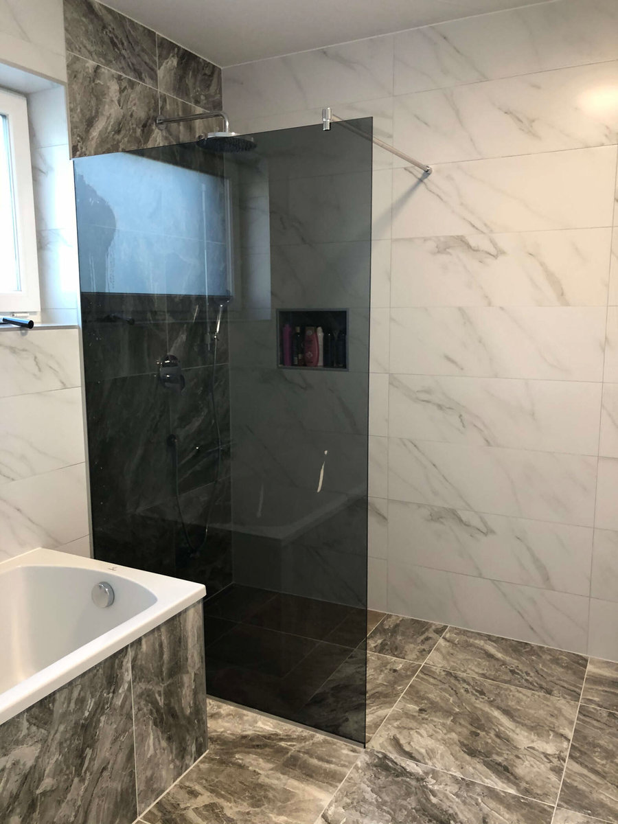 getönte Duschscheibe von Showersolution